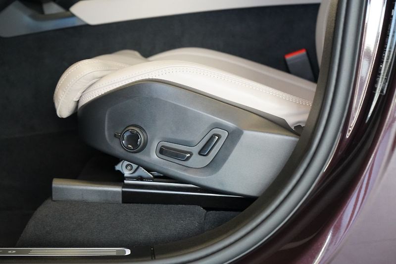 Volvo XC90 T8 PLUS Dark, Vzduch, 360° - fotka 21 z 49