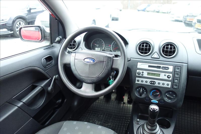 Ford Fiesta 1,3 i 51KW, ČR, BASE. - fotka 18 z 26