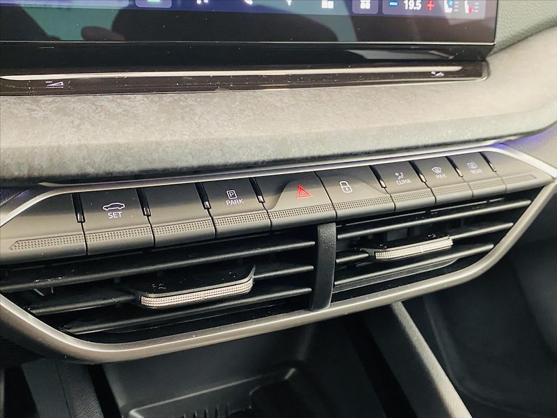 Škoda Octavia 2,0 TDI 110kW DSG Exclusive Se - fotka 17 z 28