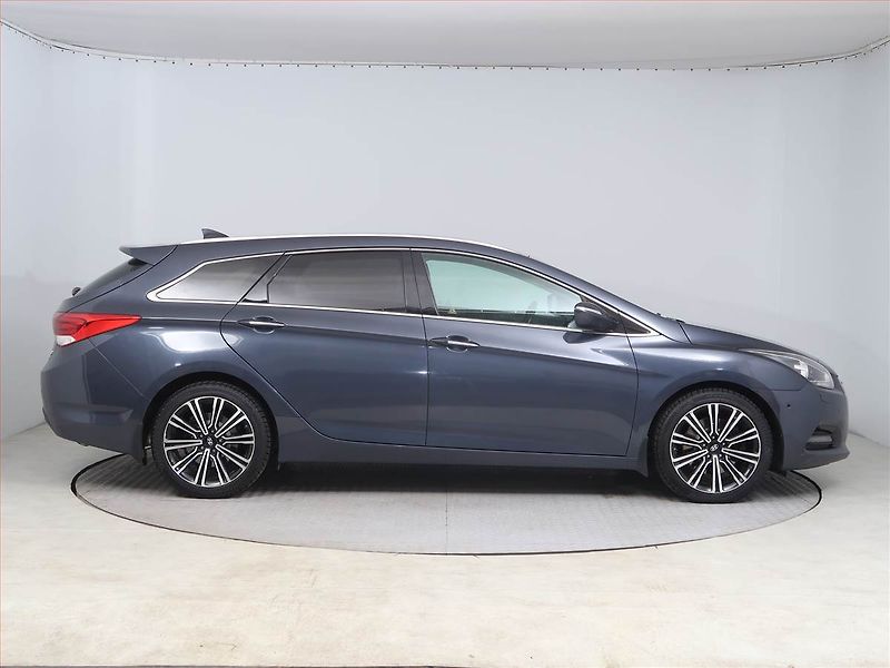 Hyundai i40 (2018) 1.7 CRDi, Automat, Navi - fotka 6 z 23