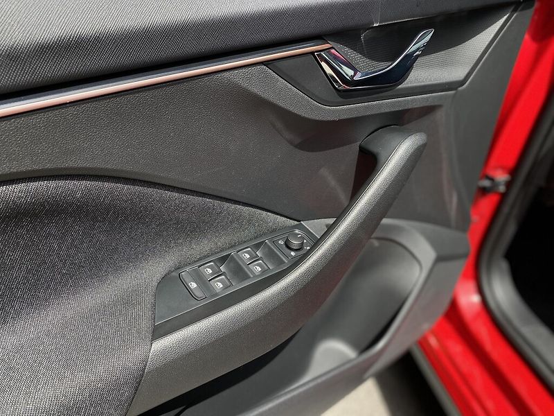 Škoda Kamiq 1,0 TSI 85 kW Top Selection - fotka 11 z 27