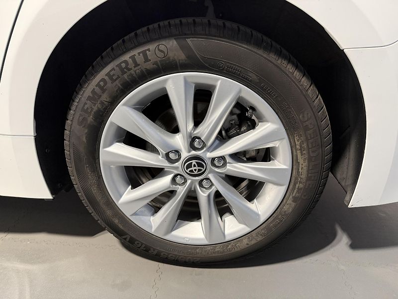 Toyota Corolla 1.8 Hybrid e-CVT Comfort Touri - fotka 13 z 13