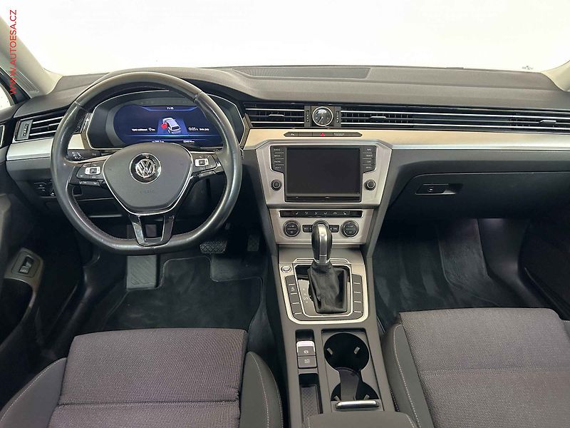 Volkswagen Passat (2016) 2.0 TDi, DSG, LED, park.asist - fotka 8 z 18