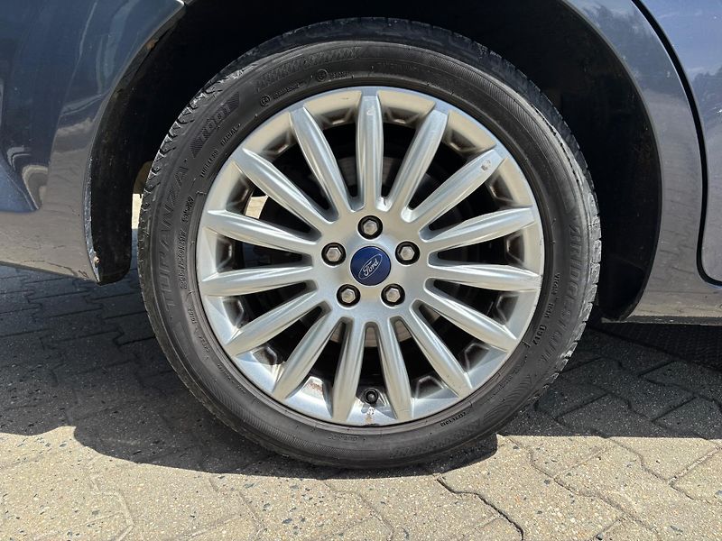 Ford Mondeo (2013) 2.0 TDCi - fotka 17 z 18