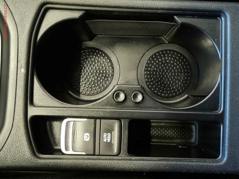 Volkswagen Touran (2017) 1.6TDi, 2.maj, Aut.klima - fotka 21 z 23