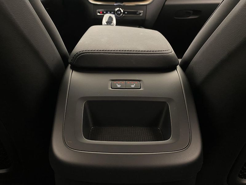 Volvo XC60 T6 AWD RECHARGE DARK PLUS CZ - fotka 31 z 62