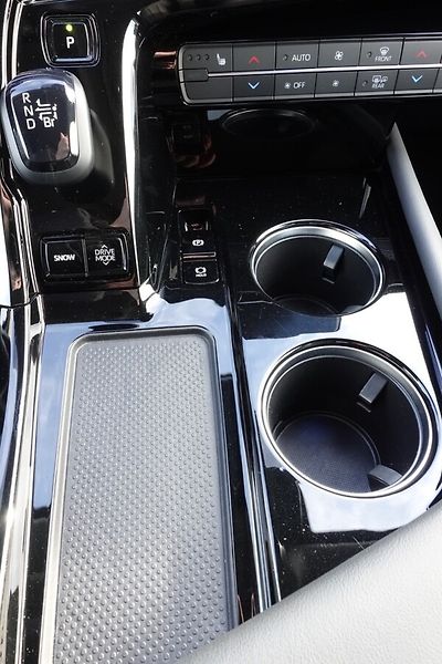 Toyota Mirai Fuel cell Comfort - fotka 18 z 29