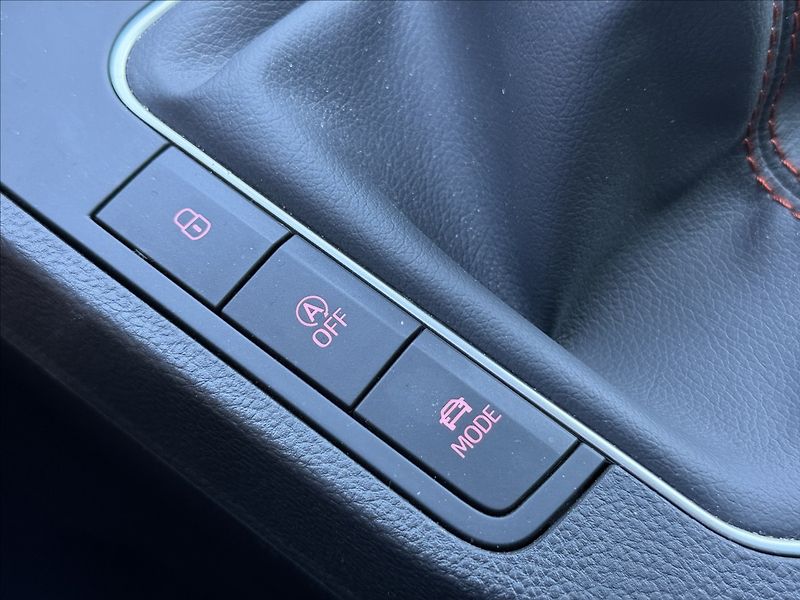 Seat Ibiza FR 70kW VIRTUAL 6tKm - fotka 20 z 35