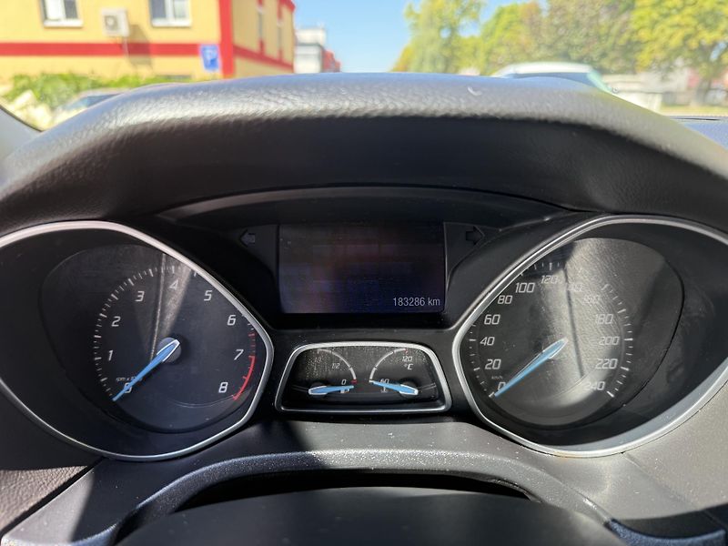 Ford Focus 1.6i 110kw - fotka 6 z 10