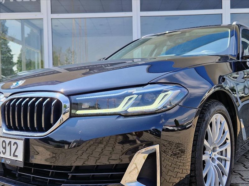 BMW Řada 5 3,0 530d TOURING KOMPLETVÝBAVA - fotka 10 z 46