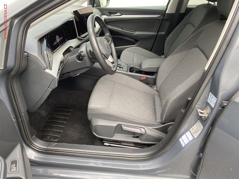 Volkswagen Golf (2024) 1.5e-TSi, ČR, Life, DSG, LED - fotka 9 z 20