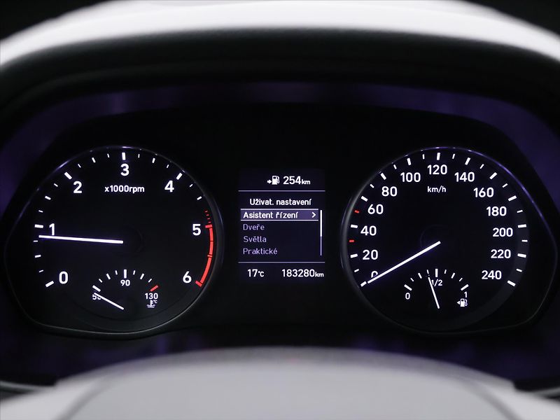Hyundai i30 1,6 CRDi 81kW Trikolor tažné - fotka 18 z 31