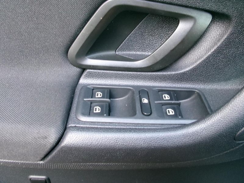 Škoda Fabia (2010) 1,2TSI SCOUT KLIMA TAŽNÉ - fotka 16 z 28