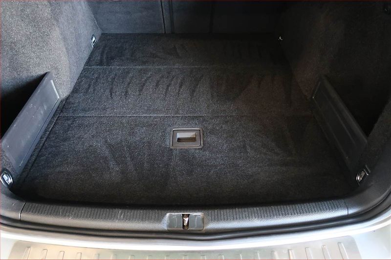 Volkswagen Passat (2011) 2.0 TDI, Automat, nová STK - fotka 14 z 20