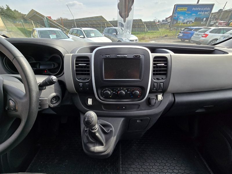 Renault Trafic (2020) 1.6 DCi 8.místn - fotka 14 z 22