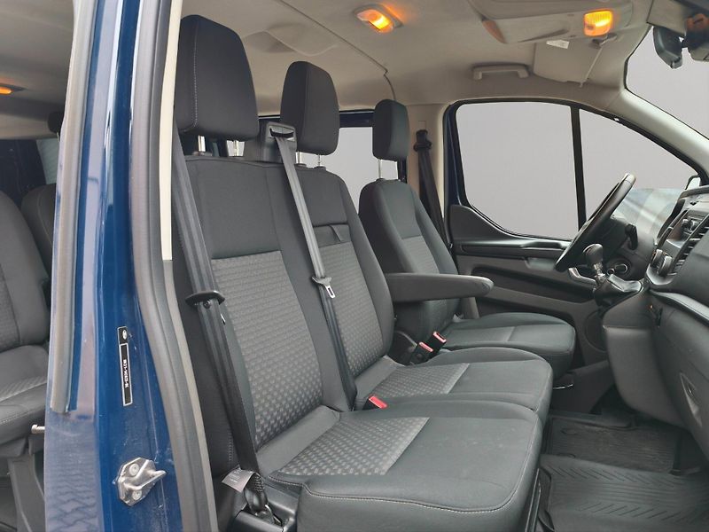 Ford Transit Custom (2023) Kombi L2 Trend, 2,0 EcoBlue 96 - fotka 9 z 12