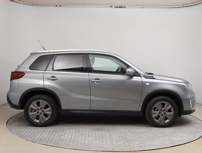Suzuki Vitara (2021) 1.4 BoosterJet, ČR,1.maj - fotka 6 z 13