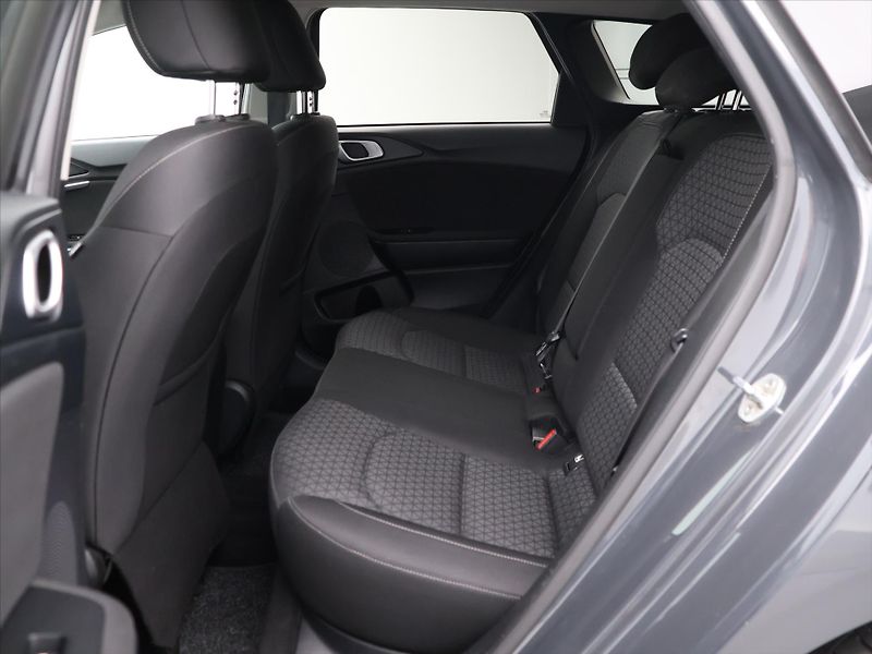 Kia Ceed 1,4 T-GDI Fresh CZ - fotka 12 z 28
