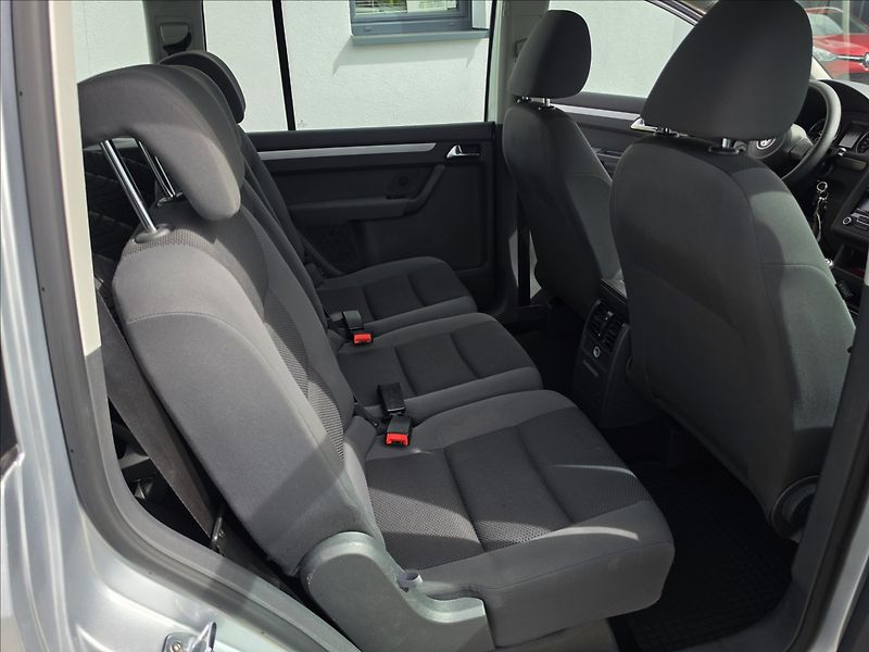 Volkswagen Touran 1,2 TSi 77KW Trend 7 MÍST ALU - fotka 27 z 41
