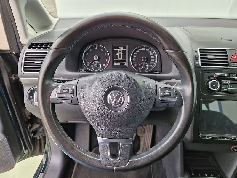 Volkswagen Touran Comfortline 1.2 TSI 7 míst - fotka 15 z 35