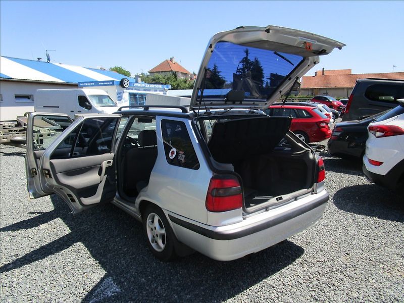 Škoda Felicia Combi 1.6MPi LX, Klima, 2. maj - fotka 28 z 40
