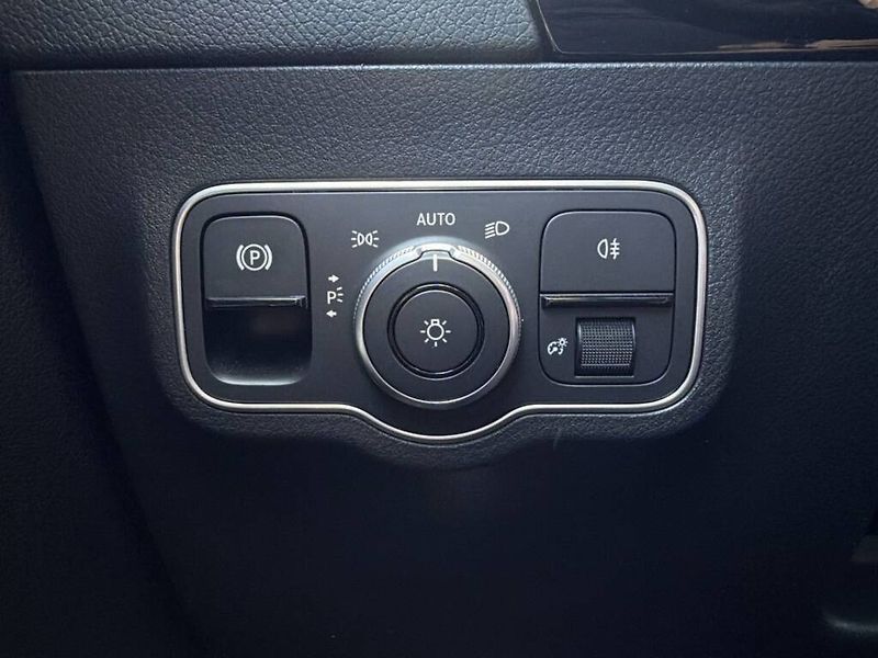 Mercedes-Benz GLA (2024) 200 d 4M - fotka 17 z 28