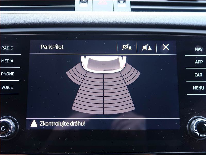 Škoda Octavia (2018) 1.6 TDI, Automat, Navi - fotka 18 z 18