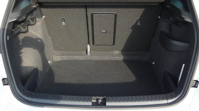 Škoda Karoq 1,5 TSI Sportline DSG - fotka 21 z 24