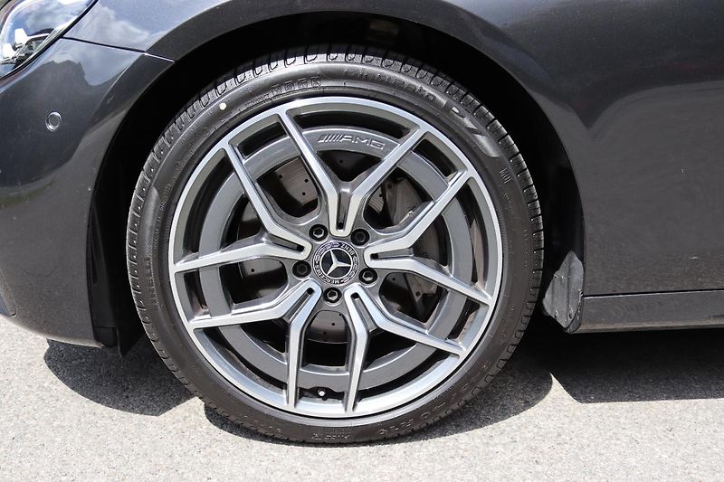Mercedes-Benz Třídy E E 300D 4MATIC KOMBI AMG 195kW - fotka 18 z 50