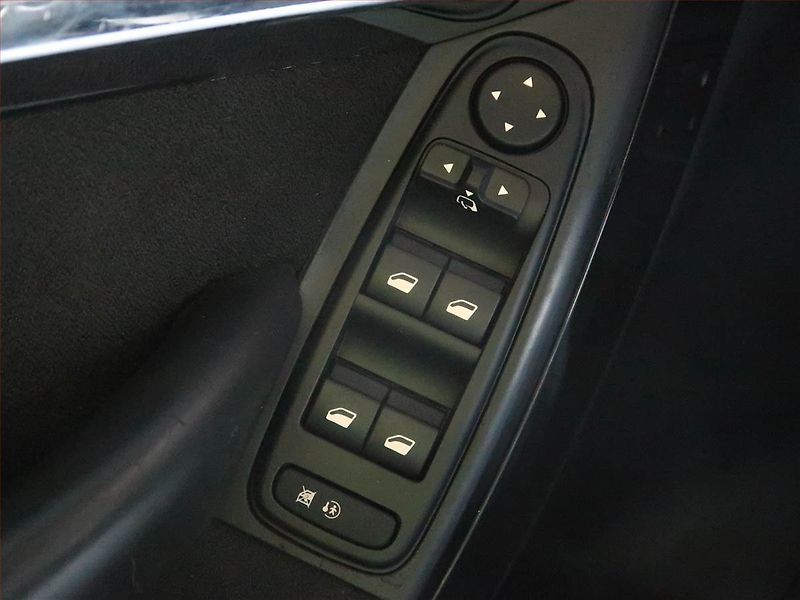 Citroën C4 Picasso (2011) 1.6 HDi, Automat, 7 míst - fotka 19 z 19