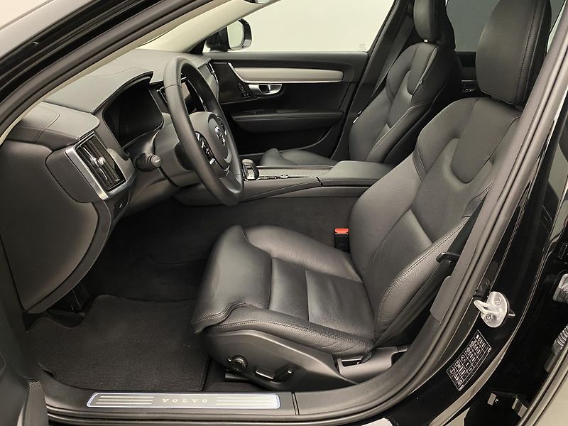 Volvo V90 CC B4 AWD BRIGHT PLUS AUT CZ - fotka 3 z 49