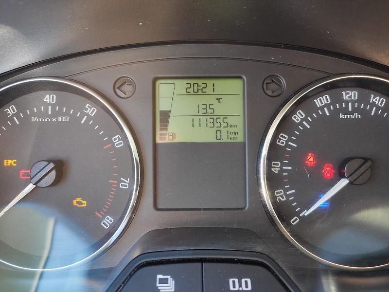 Škoda Fabia (2013) AMBIENTE 1.2 TSI 63 kW DPH - fotka 13 z 27