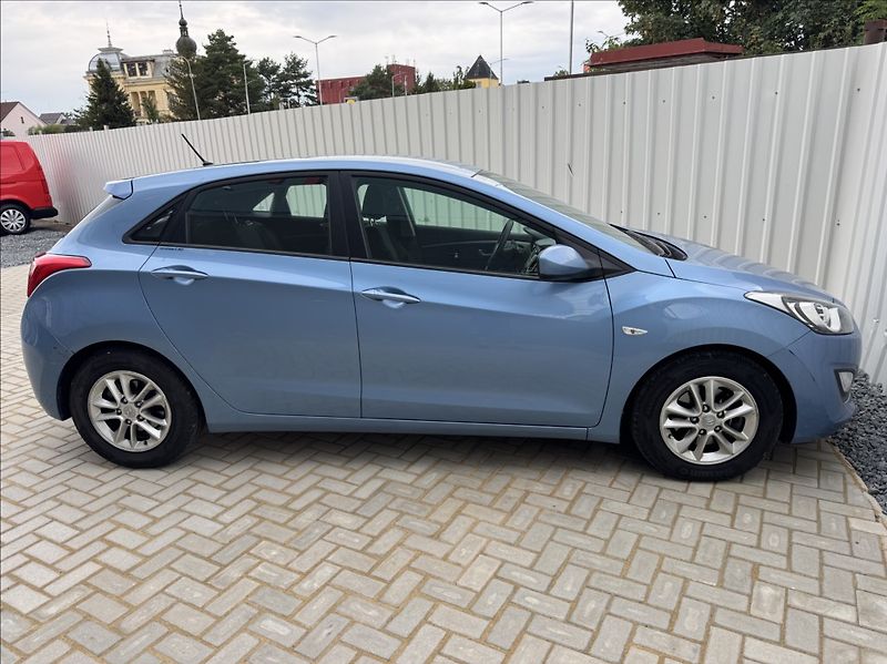 Hyundai i30 1,4 i 73kW ALU klima původ ČR - fotka 14 z 50