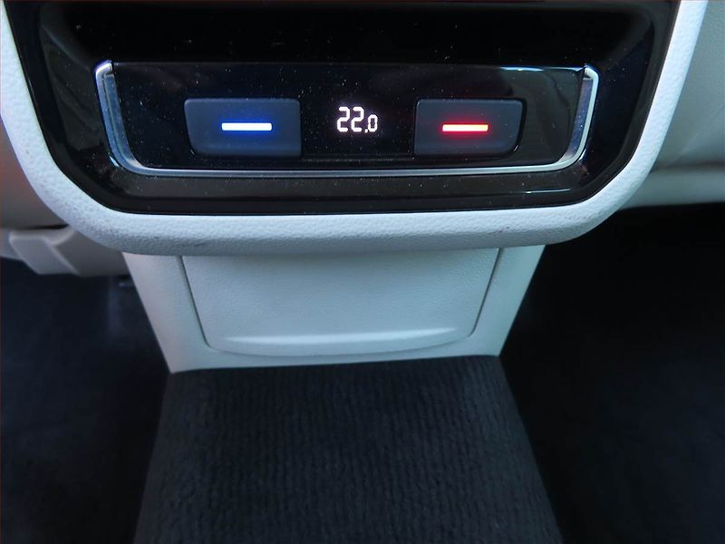 Volkswagen Passat (2016) 2.0 TDI, Automat, Serv.kniha - fotka 23 z 24