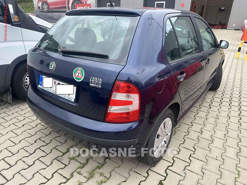 Škoda Fabia (2006) 1.2 HTP, 1.maj,ČR - fotka 2 z 3