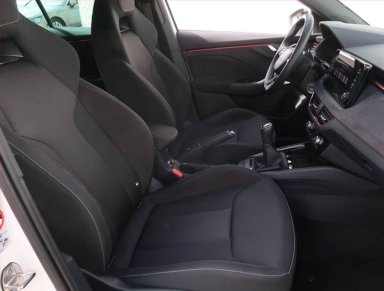 Škoda Scala (2025) 1.0 TSI, Drive, FullLed - fotka 9 z 21