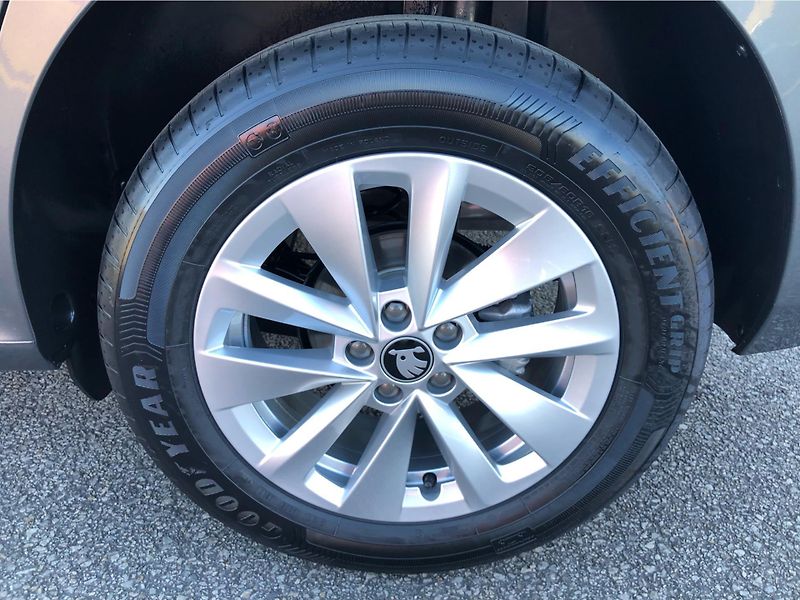 Škoda Kamiq 1,0 TSI - fotka 14 z 28