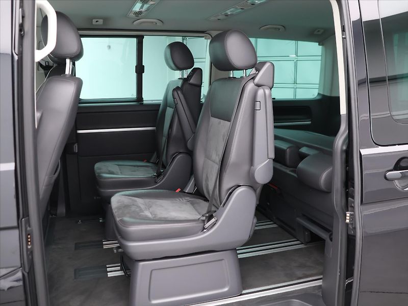 Volkswagen Multivan 2,0 TSI 150kW 4M DSG Highline - fotka 14 z 39