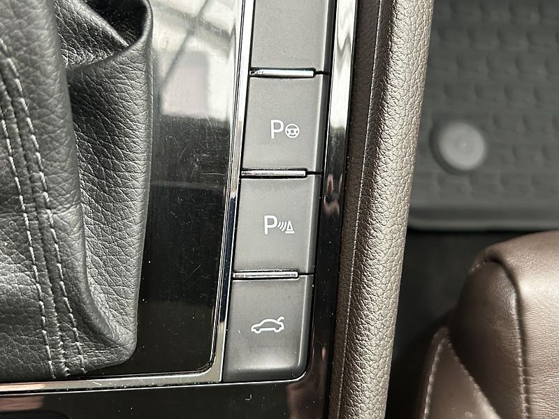 Škoda Superb 2.0 TDI L&K - fotka 26 z 29