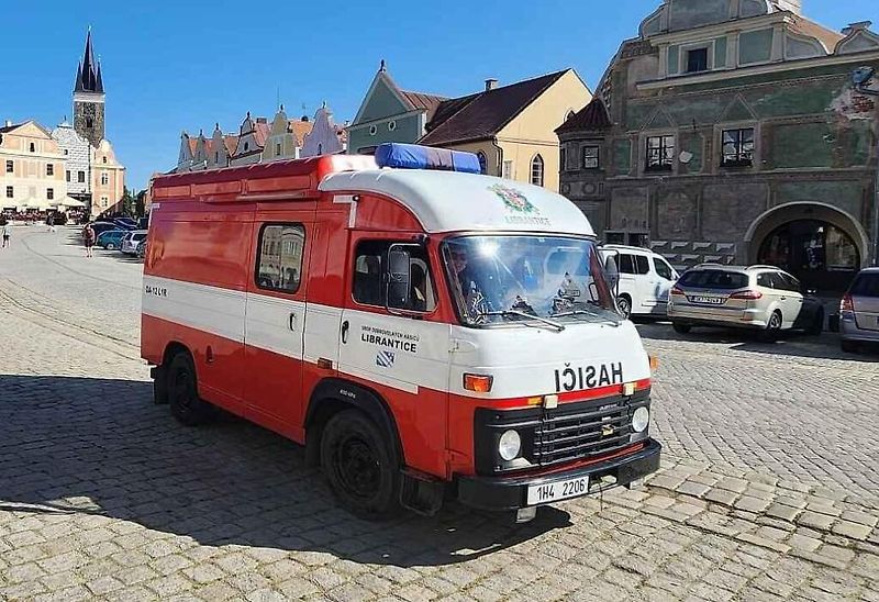 Tento kousek má i poměrně moderní maják.