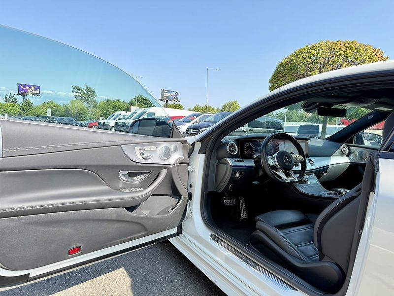 Mercedes-Benz Třídy E (2020) 53 AMG 4MATIC+ kupé - fotka 15 z 58
