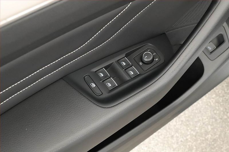 Volkswagen Passat (2023) 2.0 TDI - fotka 9 z 19