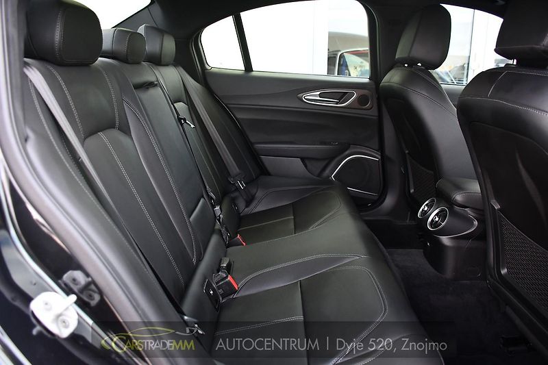 Alfa Romeo Giulia 2.2JTDm 154kw Ti - fotka 18 z 53