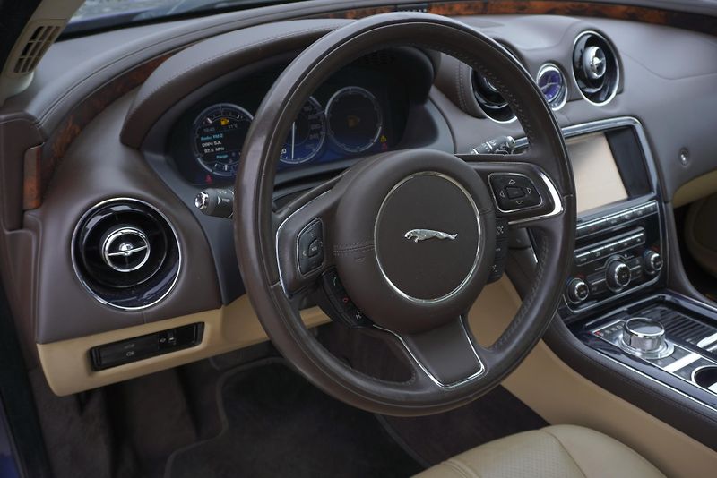 Jaguar XJ 5.0 V8 PREMIUM LUXURY - fotka 28 z 53