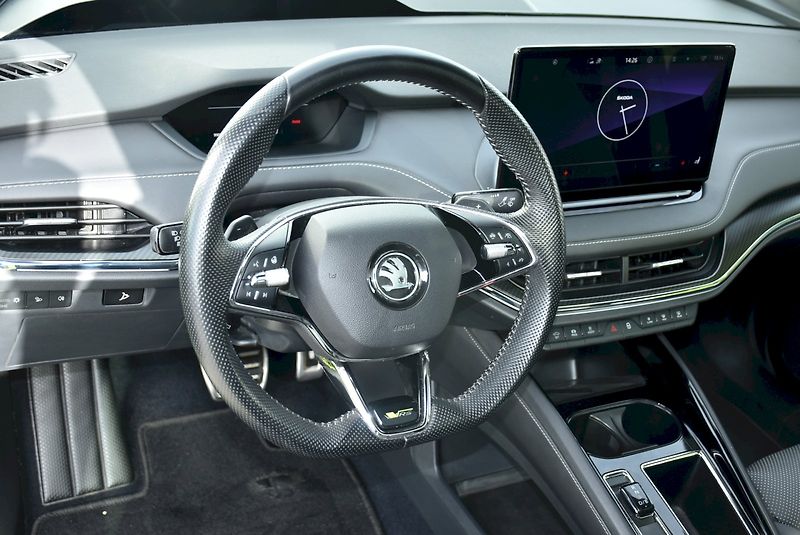 Škoda Enyaq (2023) RS 220kW 4x4 - fotka 12 z 34