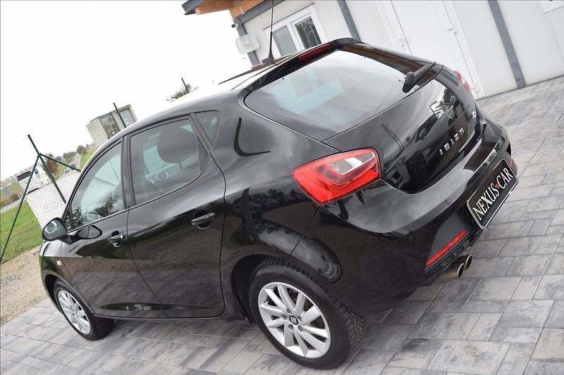 Seat Ibiza 1,2 i 66KW FR-LINE NÍZKÉ KM - fotka 10 z 39