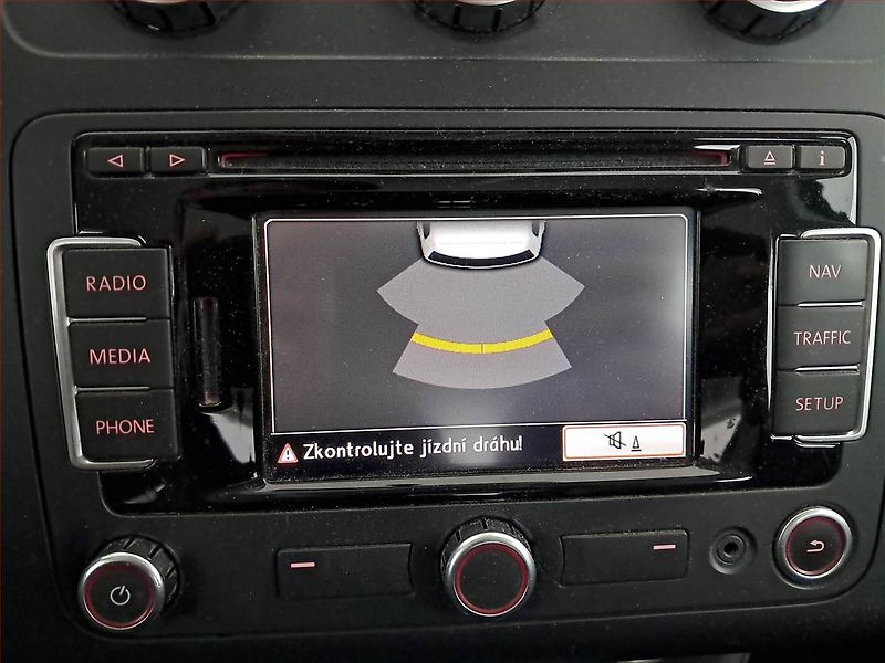 Volkswagen Touran (2015) 1.6 TDI, Navi, Tempomat - fotka 16 z 19