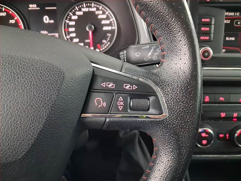 Seat Leon (2014) 1.4 TSI, Tempomat - fotka 15 z 17