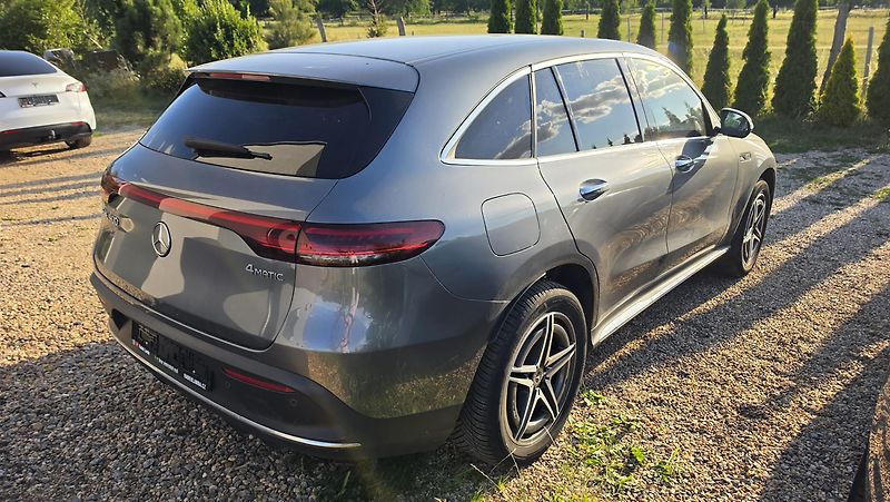 Mercedes-Benz EQC (2020) 400 4Matic 85 kWh - fotka 9 z 9