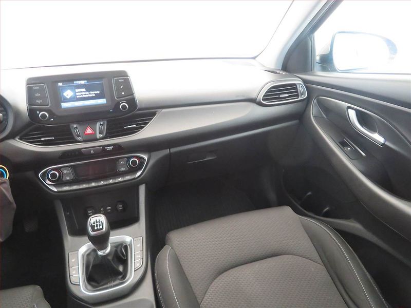Hyundai i30 (2018) 1.4 CVVT, Serv.kniha, Tempomat - fotka 8 z 17